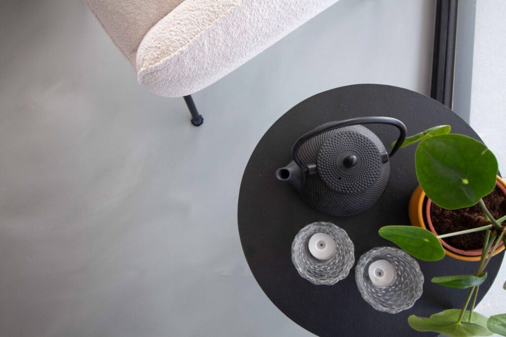 Pour floor in living room with decoration